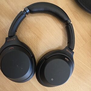 Sony WH-1000XM3 Active Noise Cancelling Wireless Over-Ear Headphones in Black